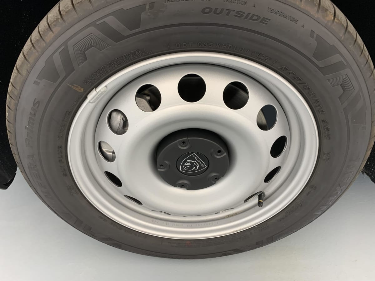 Vente en ligne Peugeot Partner Fourgon PARTNER FGN DIESEL 100 CH M MANUELLE au prix de 21 400 €