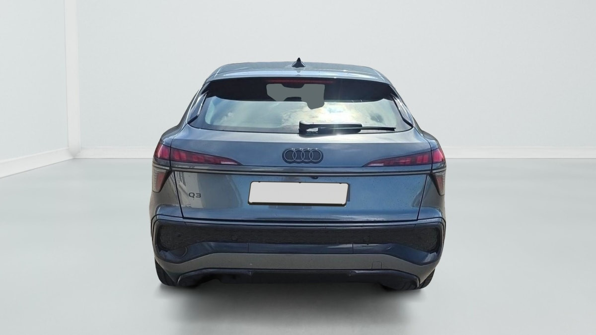 Vente en ligne Audi Q3 Sportback E-HYBRID 272 CH S TRONIC 6 S LINE au prix de 57 150 €