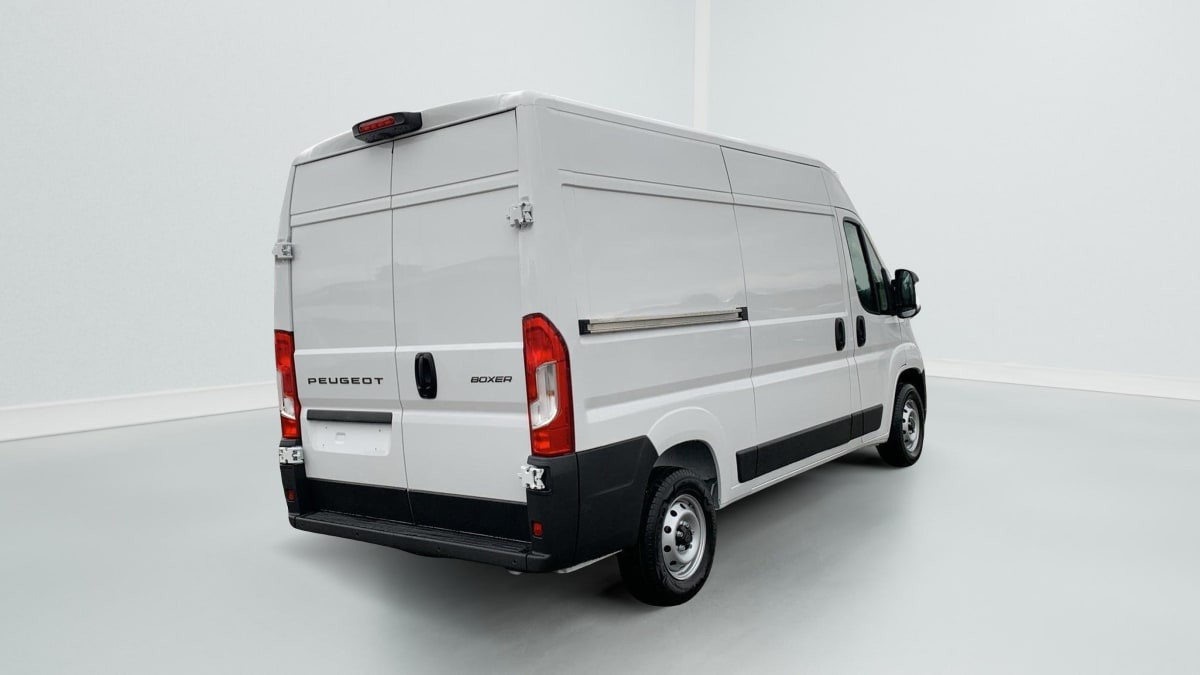 Vente en ligne Peugeot Boxer Fourgon BOXER FGN DIESEL 140 CH L2H2 3.3 T MANUELLE ACTIVE au prix de 28 940 €