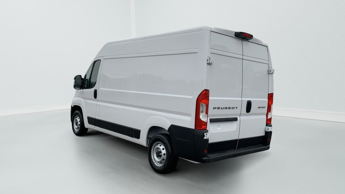 Vente en ligne Peugeot Boxer Fourgon BOXER FGN DIESEL 140 CH L2H2 3.3 T MANUELLE ACTIVE au prix de 28 940 €