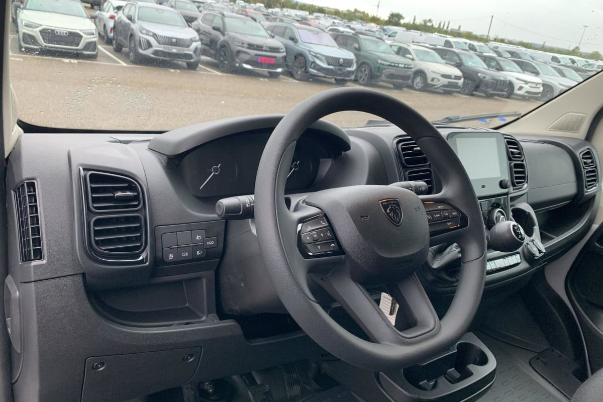Vente en ligne Peugeot Boxer Fourgon BOXER FGN DIESEL 140 CH L2H2 3.3 T MANUELLE ACTIVE au prix de 28 940 €