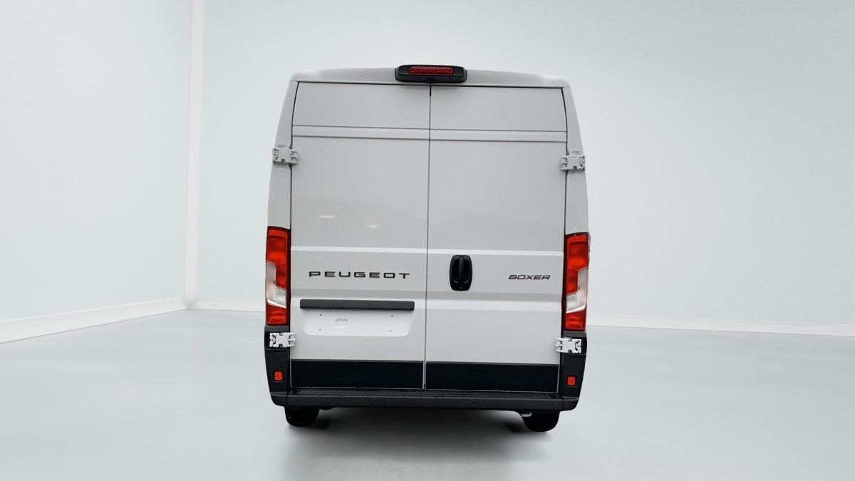 Vente en ligne Peugeot Boxer Fourgon BOXER FGN DIESEL 140 CH L2H2 3.3 T MANUELLE ACTIVE au prix de 28 940 €