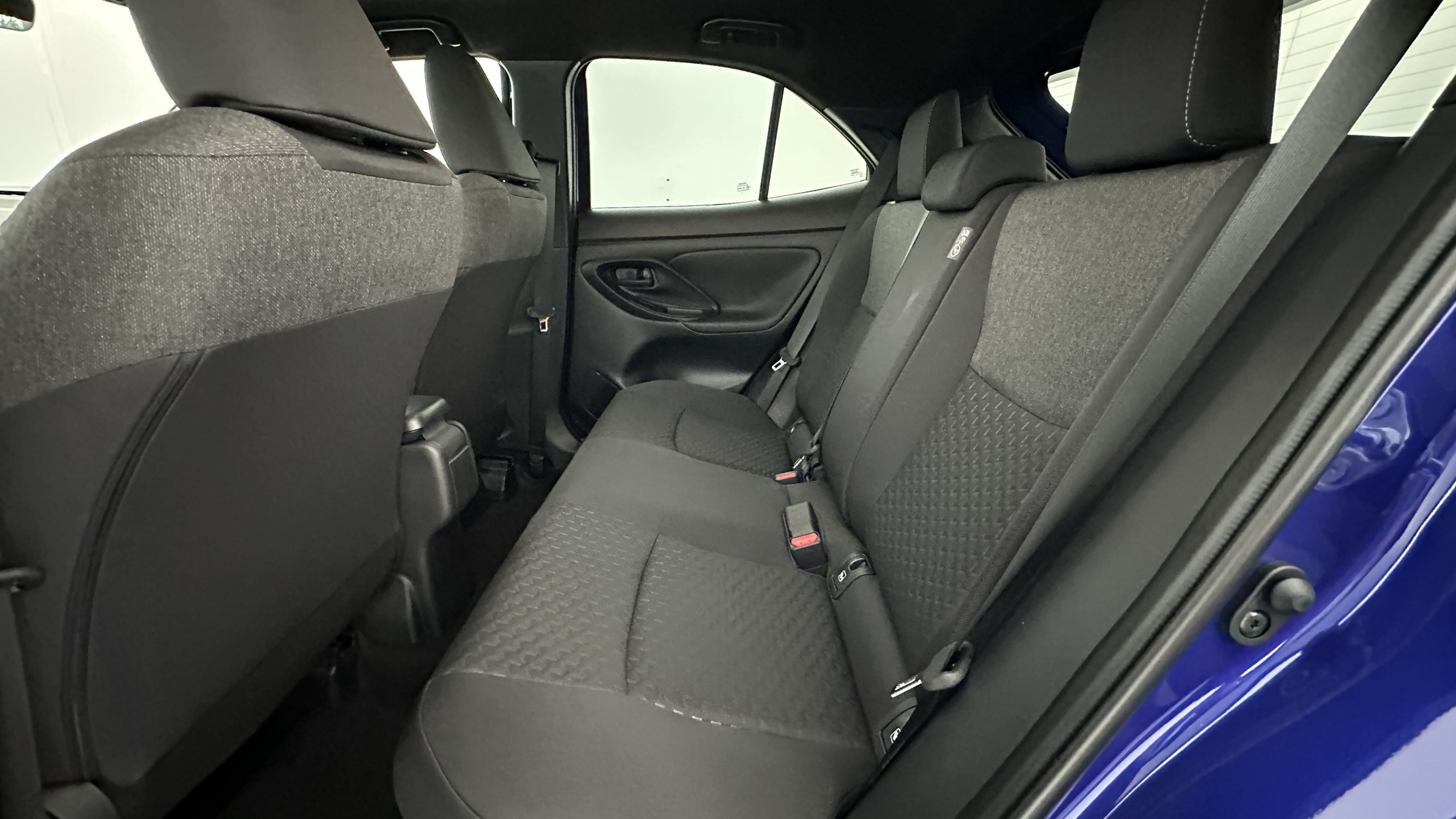 Vente en ligne Toyota Yaris Cross YARIS CROSS 1.5 Hybride 130h Design e-CVT au prix de 28 900 €