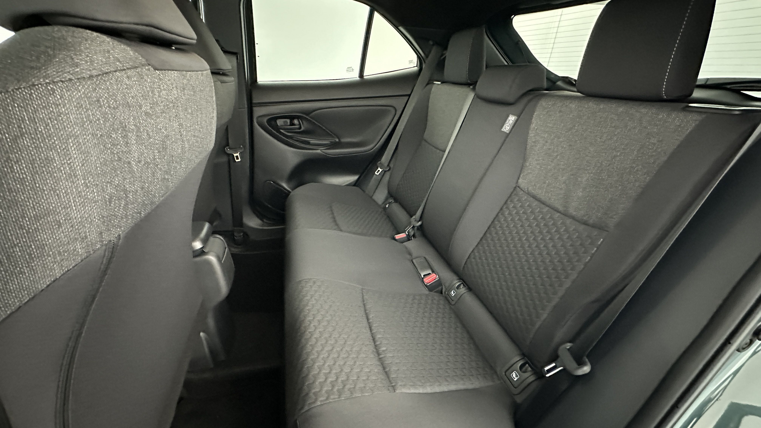 Vente en ligne Toyota Yaris Cross YARIS CROSS 1.5 Hybride 130h Design e-CVT au prix de 28 900 €