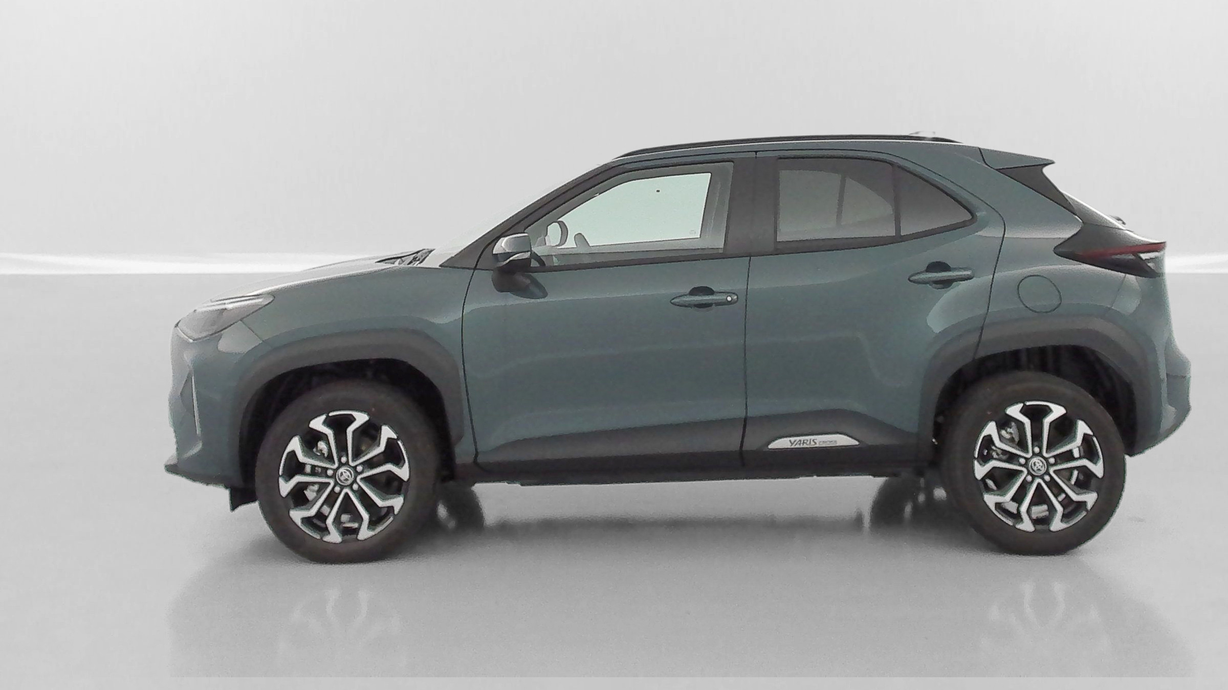 Vente en ligne Toyota Yaris Cross YARIS CROSS 1.5 Hybride 130h Design e-CVT au prix de 28 900 €
