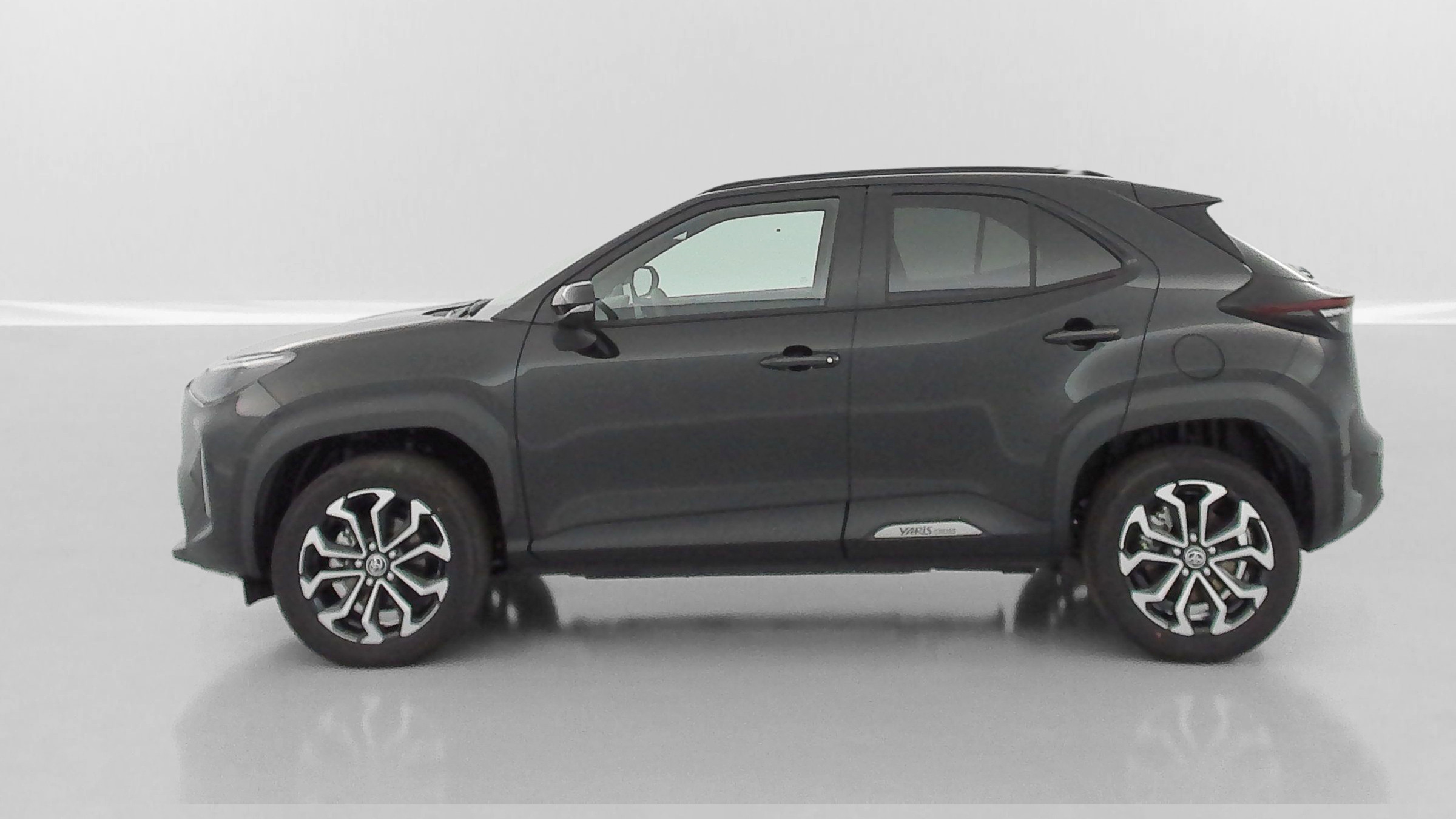 Vente en ligne Toyota Yaris Cross YARIS CROSS 1.5 Hybride 130h Design e-CVT au prix de 28 900 €