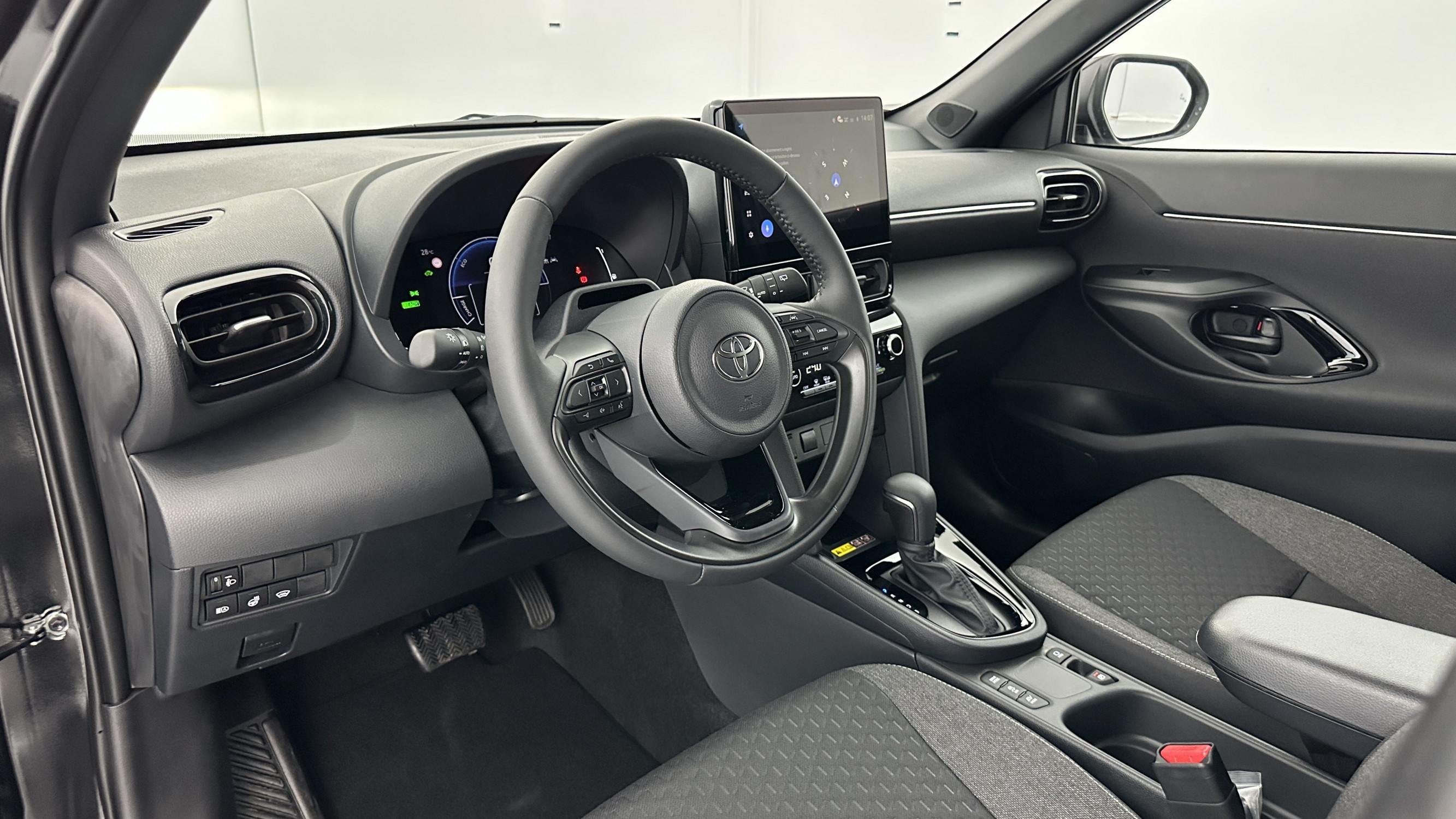 Vente en ligne Toyota Yaris Cross YARIS CROSS 1.5 Hybride 130h Design e-CVT au prix de 28 900 €
