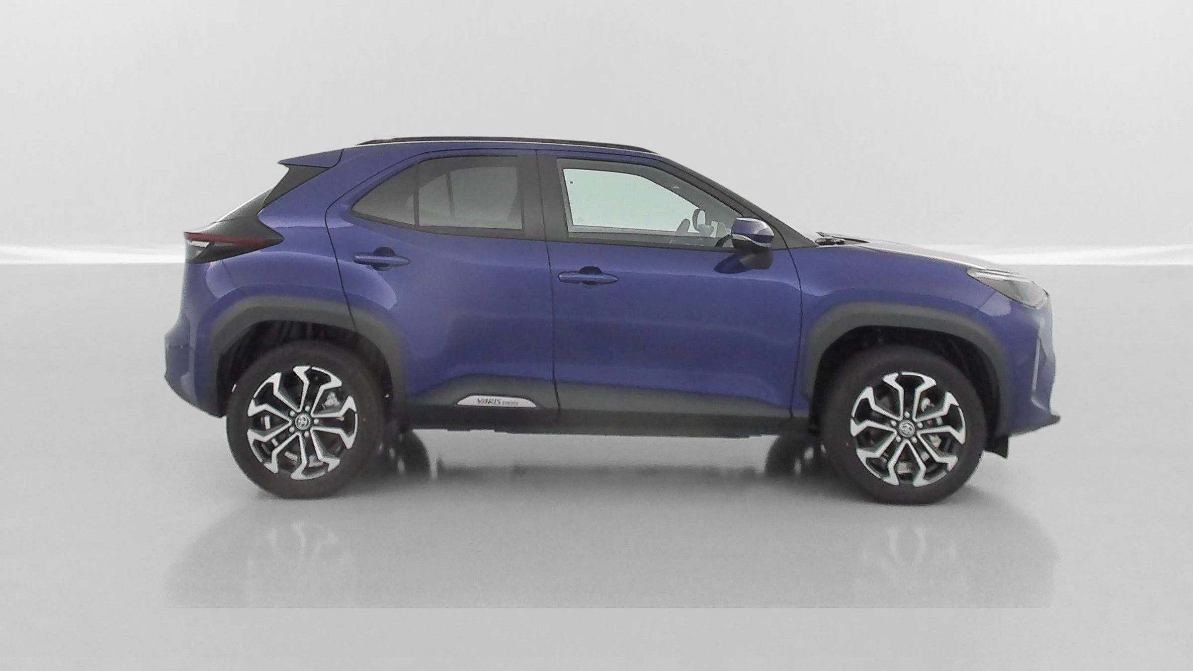 Vente en ligne Toyota Yaris Cross YARIS CROSS 1.5 Hybride 130h Design e-CVT au prix de 28 900 €