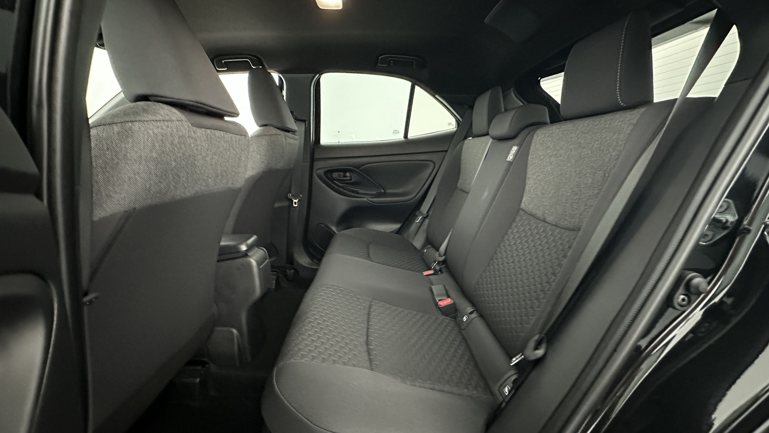 Vente en ligne Toyota Yaris Cross YARIS CROSS 1.5 Hybride 130h Design e-CVT au prix de 28 900 €