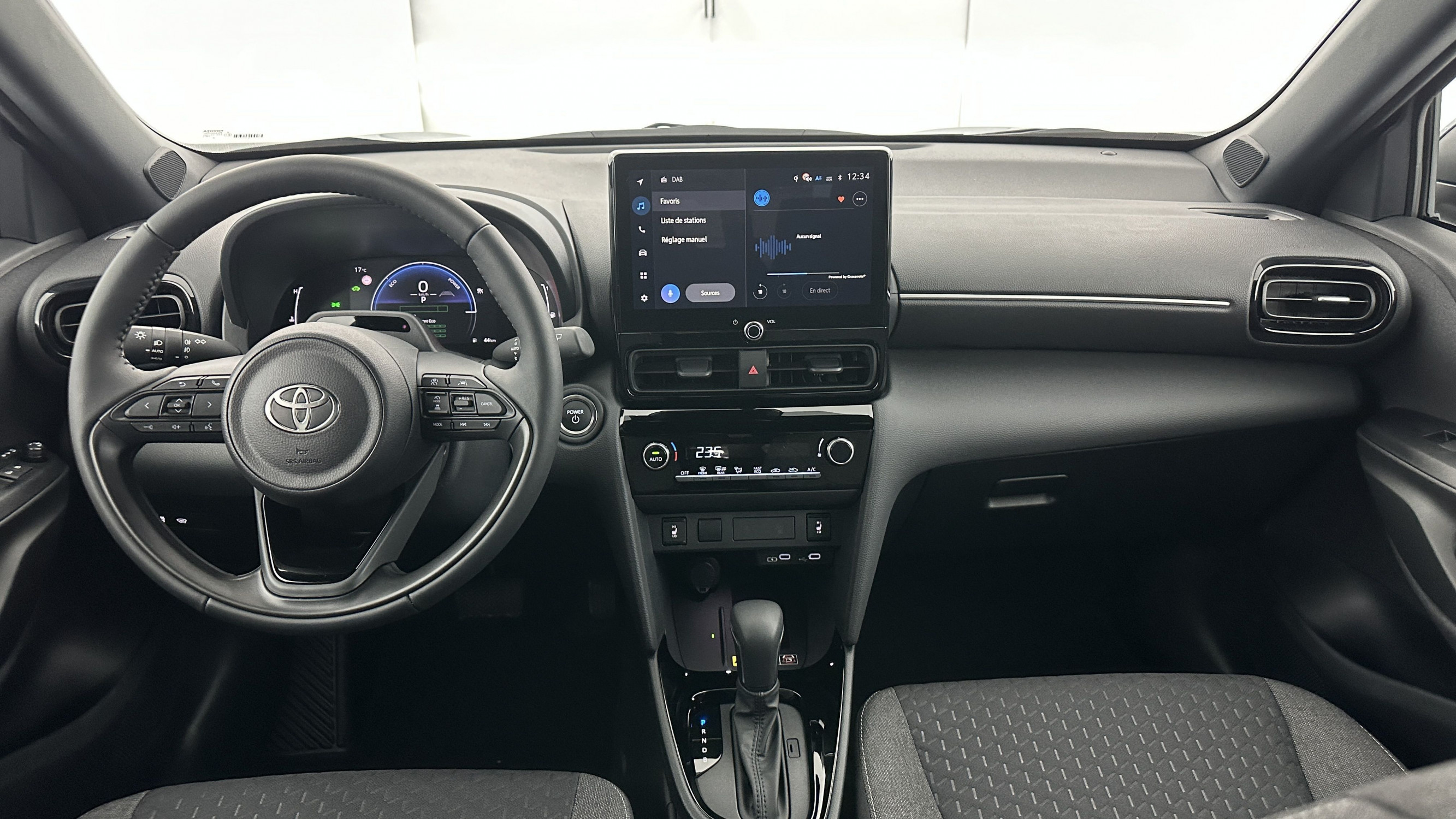 Vente en ligne Toyota Yaris Cross YARIS CROSS 1.5 Hybride 130h Design e-CVT au prix de 28 900 €