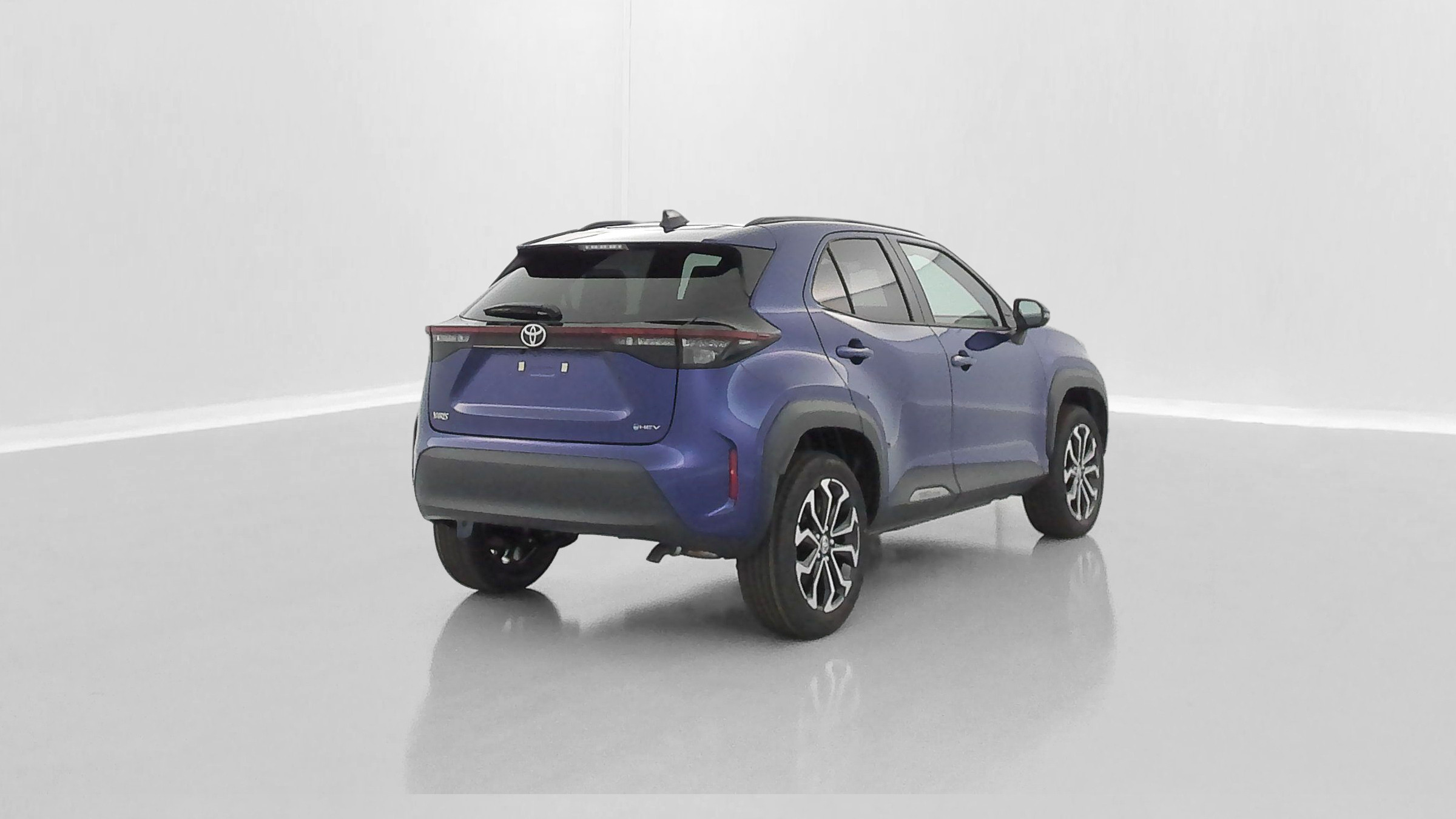 Vente en ligne Toyota Yaris Cross YARIS CROSS 1.5 Hybride 130h Design e-CVT au prix de 28 900 €