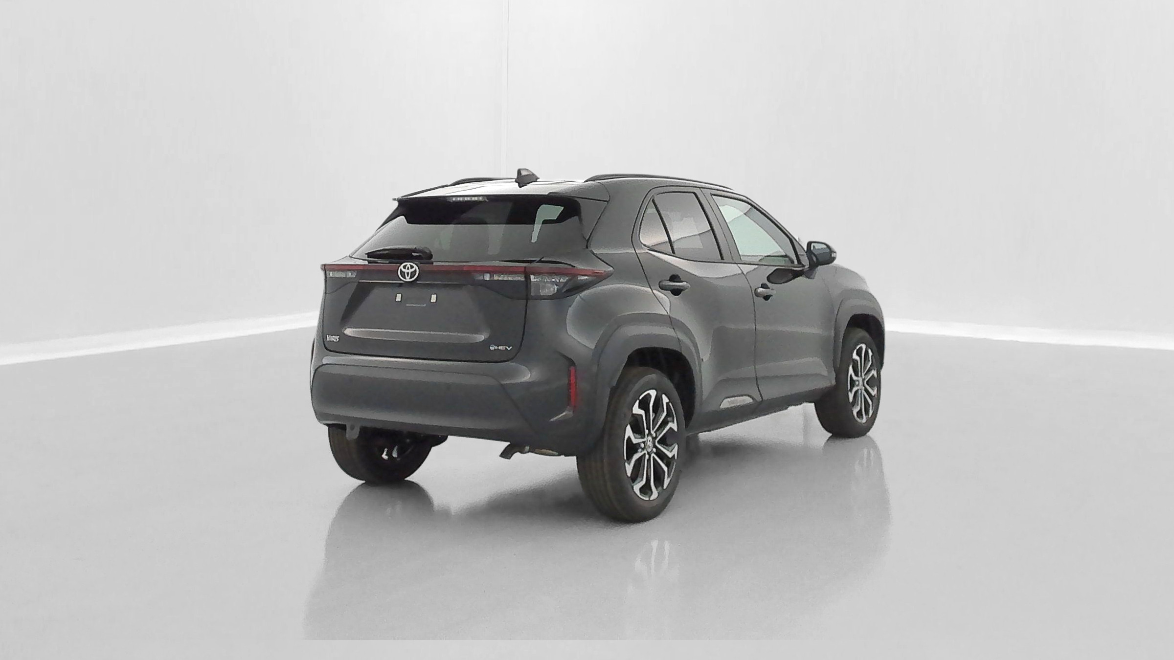 Vente en ligne Toyota Yaris Cross YARIS CROSS 1.5 Hybride 130h Design e-CVT au prix de 28 900 €