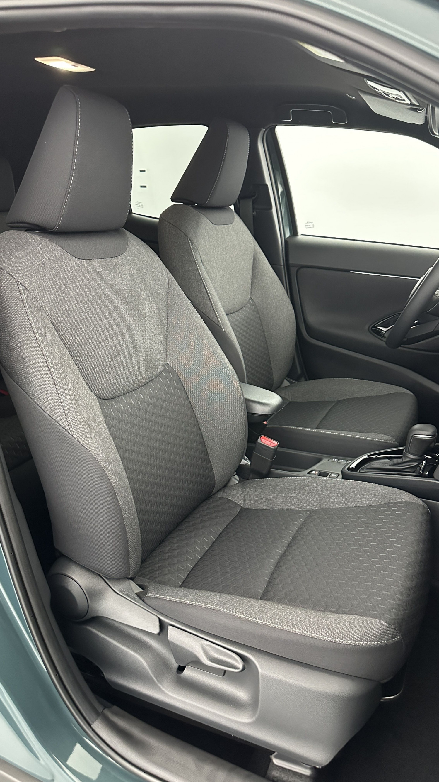 Vente en ligne Toyota Yaris Cross YARIS CROSS 1.5 Hybride 130h Design e-CVT au prix de 28 900 €