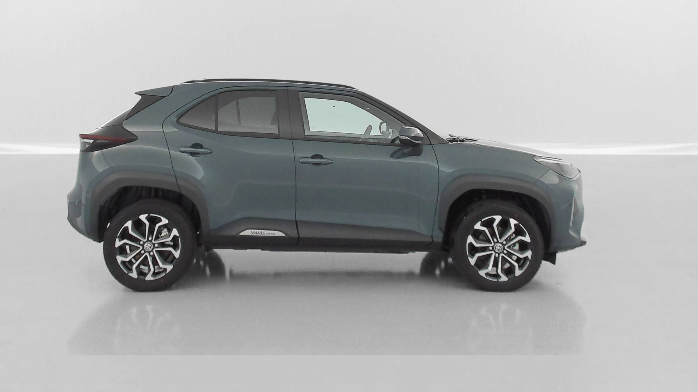 Vente en ligne Toyota Yaris Cross YARIS CROSS 1.5 Hybride 130h Design e-CVT au prix de 28 900 €