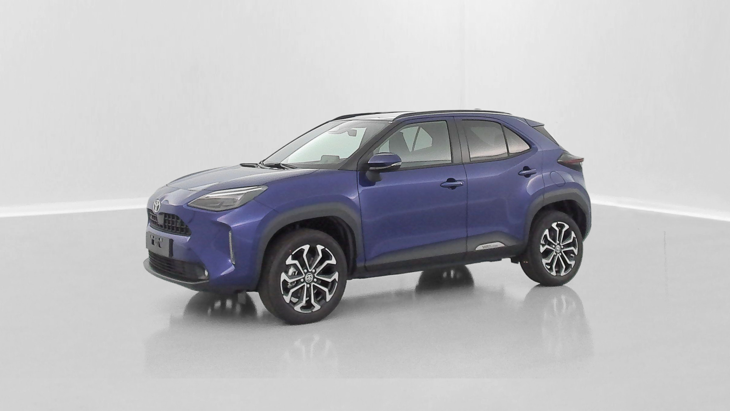 Vente en ligne Toyota Yaris Cross YARIS CROSS 1.5 Hybride 130h Design e-CVT au prix de 28 900 €