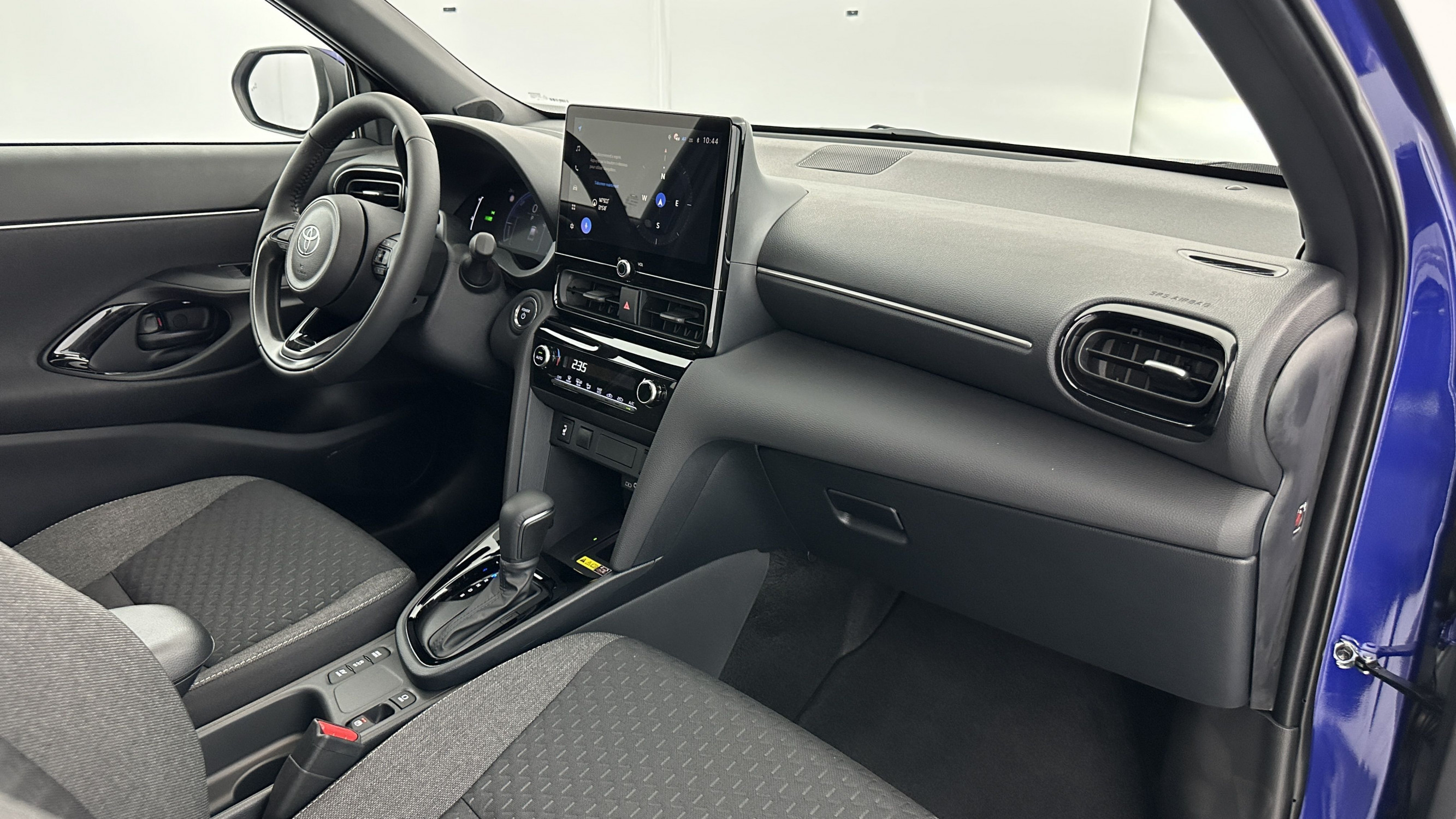 Vente en ligne Toyota Yaris Cross YARIS CROSS 1.5 Hybride 130h Design e-CVT au prix de 28 900 €
