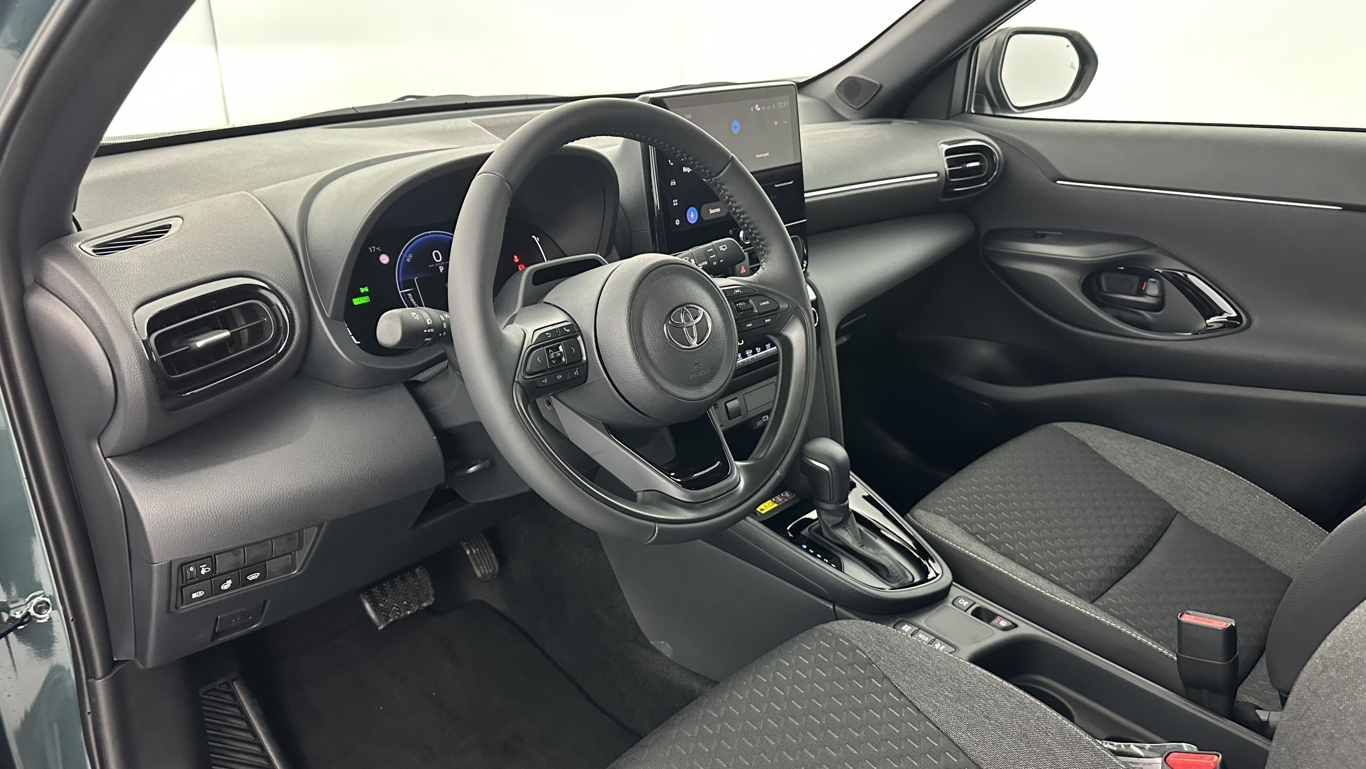 Vente en ligne Toyota Yaris Cross YARIS CROSS 1.5 Hybride 130h Design e-CVT au prix de 28 900 €