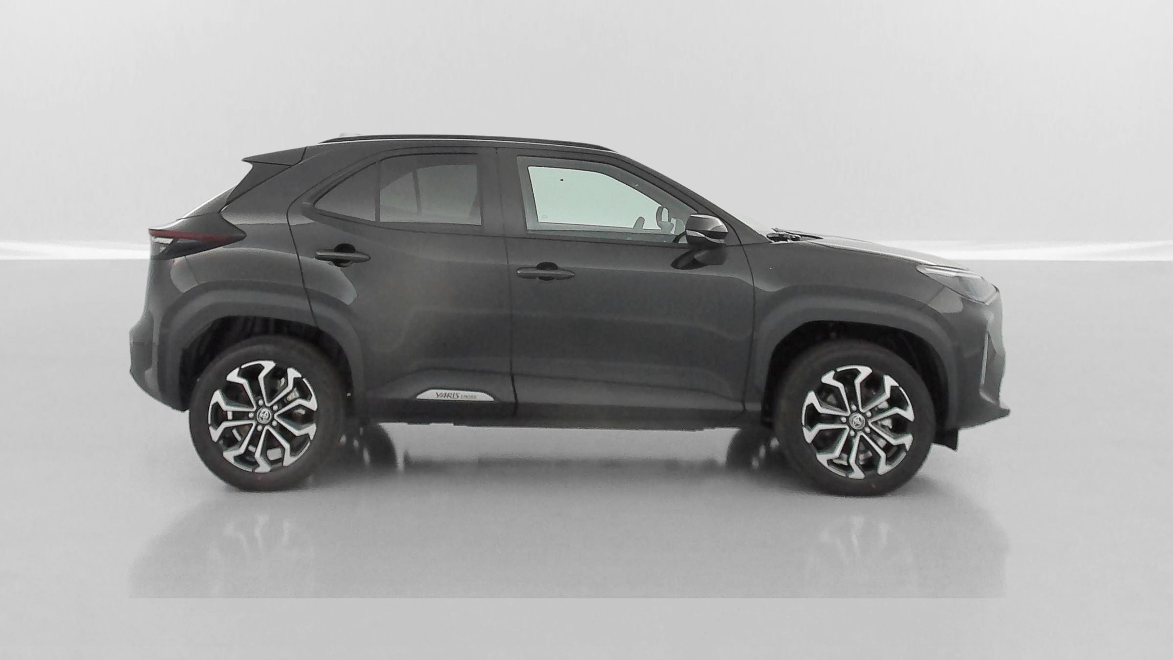 Vente en ligne Toyota Yaris Cross YARIS CROSS 1.5 Hybride 130h Design e-CVT au prix de 28 900 €