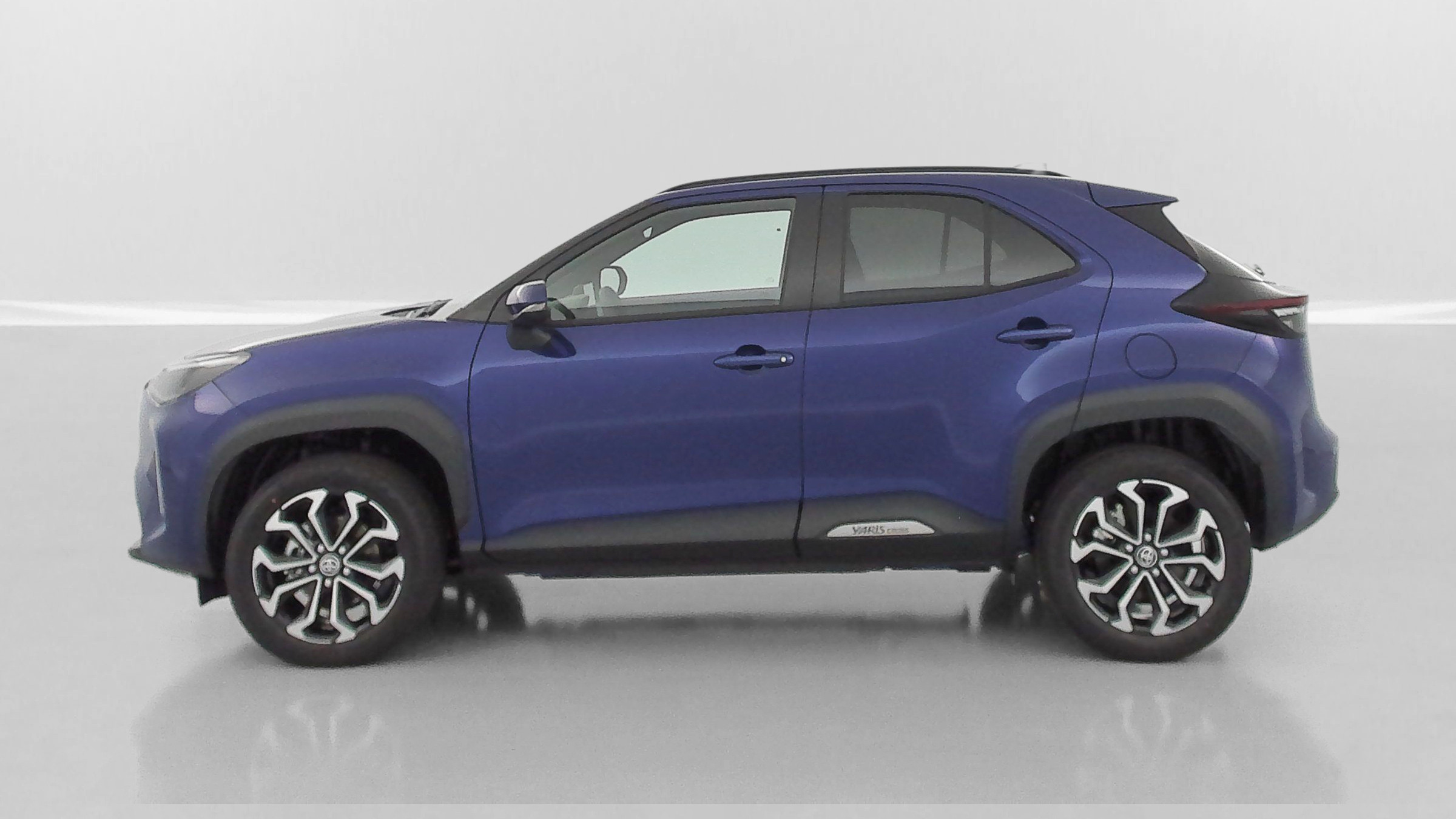 Vente en ligne Toyota Yaris Cross YARIS CROSS 1.5 Hybride 130h Design e-CVT au prix de 28 900 €