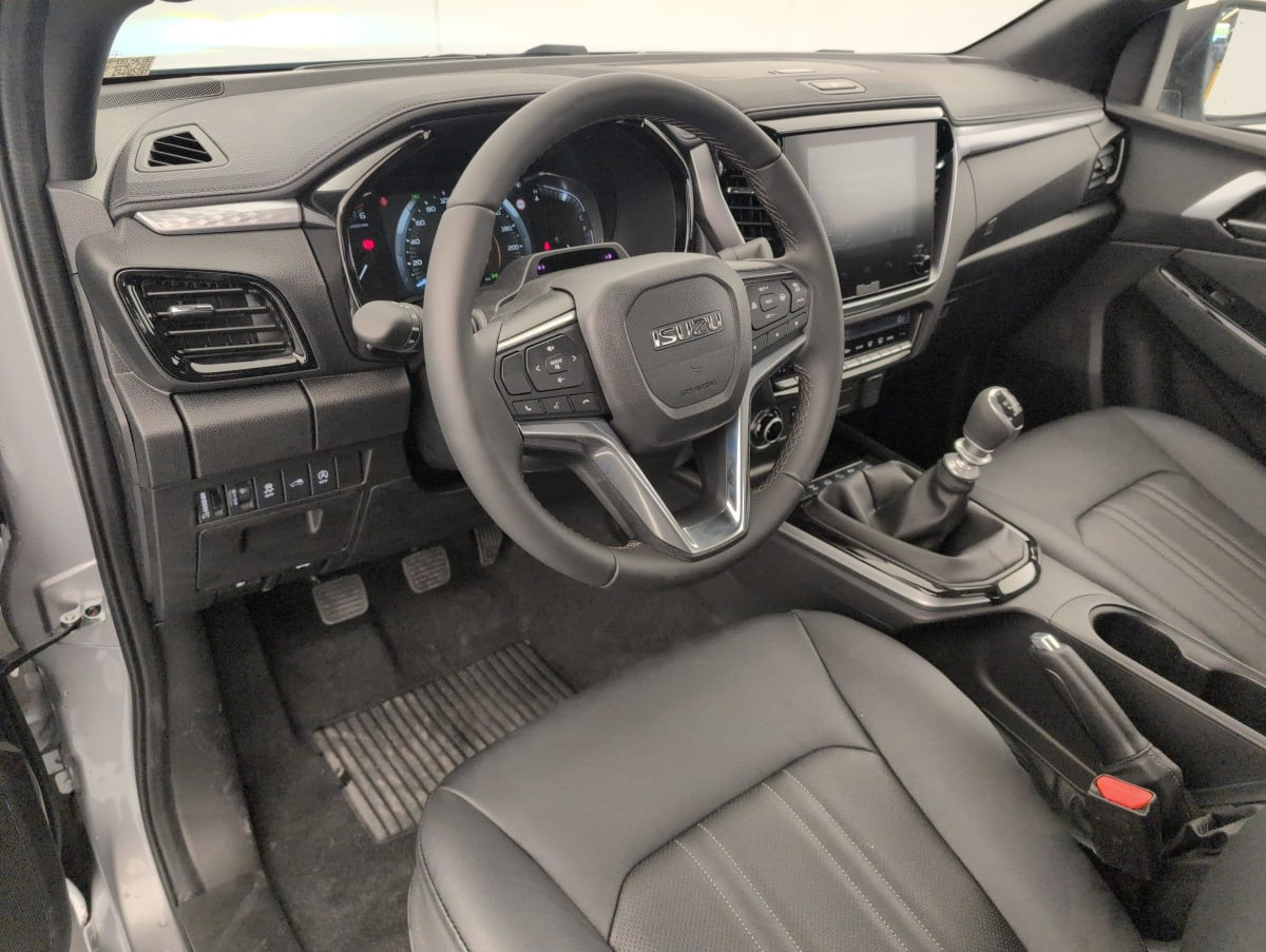 Vente en ligne Isuzu D-Max 2.2L SPACE CABINE M T PRESTIGE au prix de 45 820 €