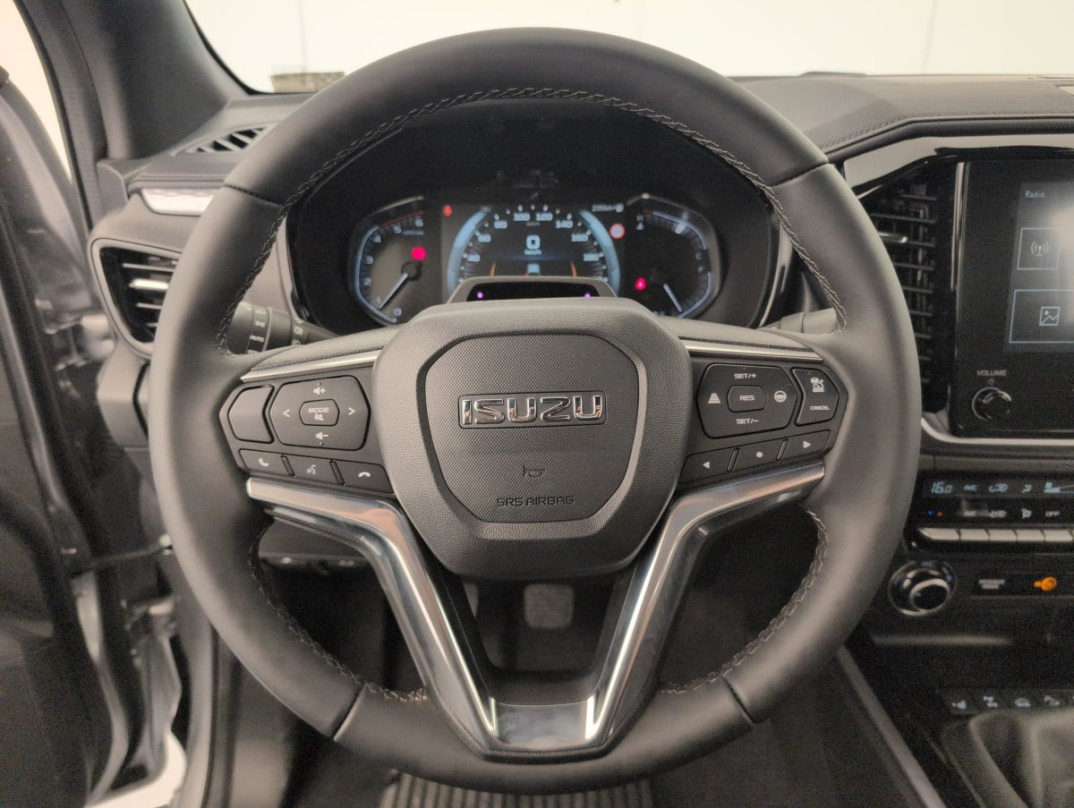 Vente en ligne Isuzu D-Max 2.2L SPACE CABINE M T PRESTIGE au prix de 45 820 €
