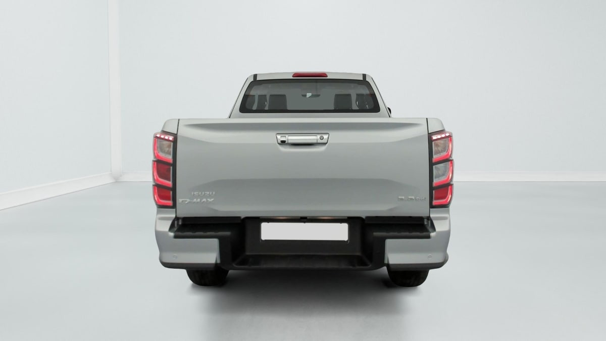 Vente en ligne Isuzu D-Max 2.2L SPACE CABINE M T PRESTIGE au prix de 45 820 €