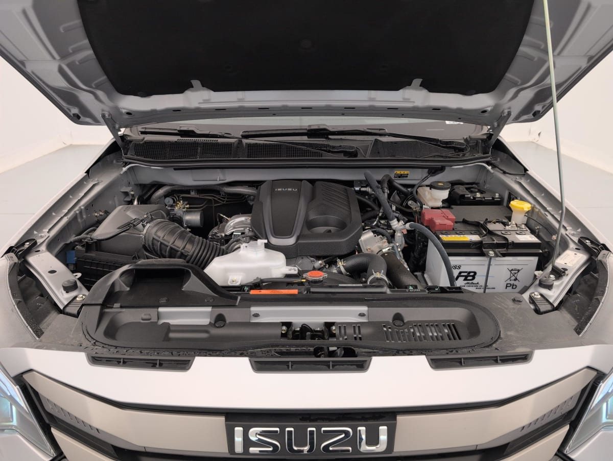 Vente en ligne Isuzu D-Max 2.2L SPACE CABINE M T PRESTIGE au prix de 45 820 €