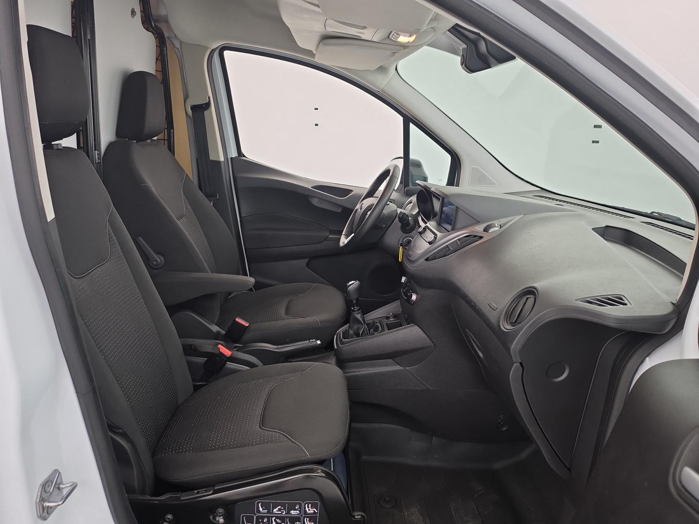 Vente en ligne Ford Transit Courier 1.5 TDCI 100ch Trend au prix de 13 990 €