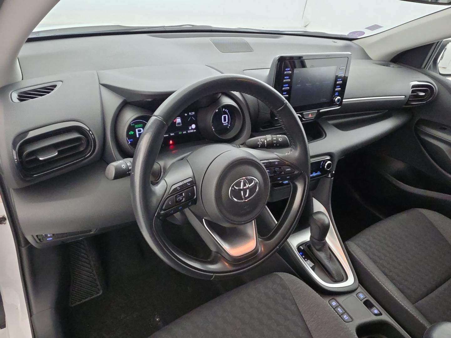 Vente en ligne Toyota Yaris 116h Design 5p au prix de 17 990 €