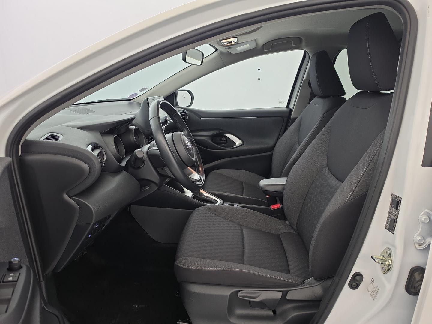 Vente en ligne Toyota Yaris 116h Design 5p au prix de 17 990 €