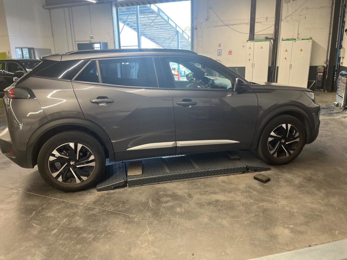 Peugeot 2008 PureTech 130 S S BVM6 Allure occasion de 2023 en vente à Rennes