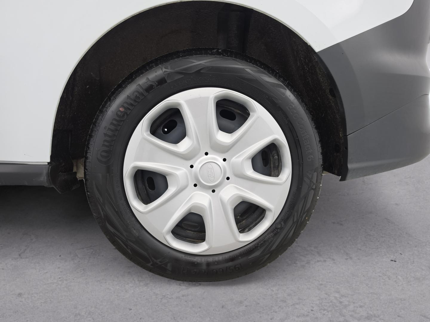 Vente en ligne Ford Transit Courier 1.5 TDCI 100ch Trend au prix de 13 990 €