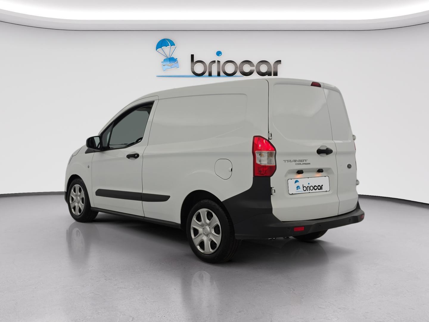 Vente en ligne Ford Transit Courier 1.5 TDCI 100ch Trend au prix de 13 990 €
