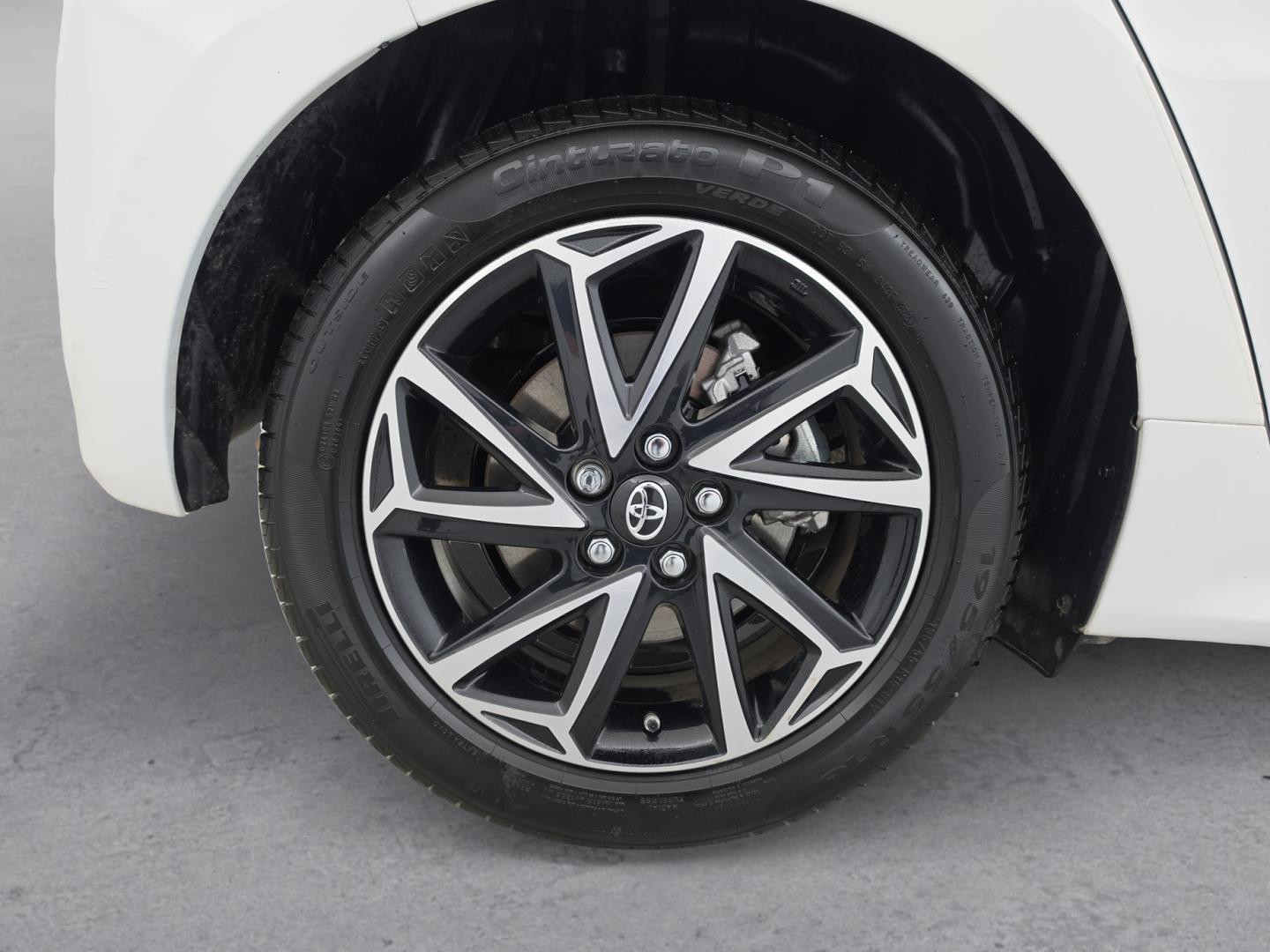 Vente en ligne Toyota Yaris 116h Design 5p au prix de 17 990 €