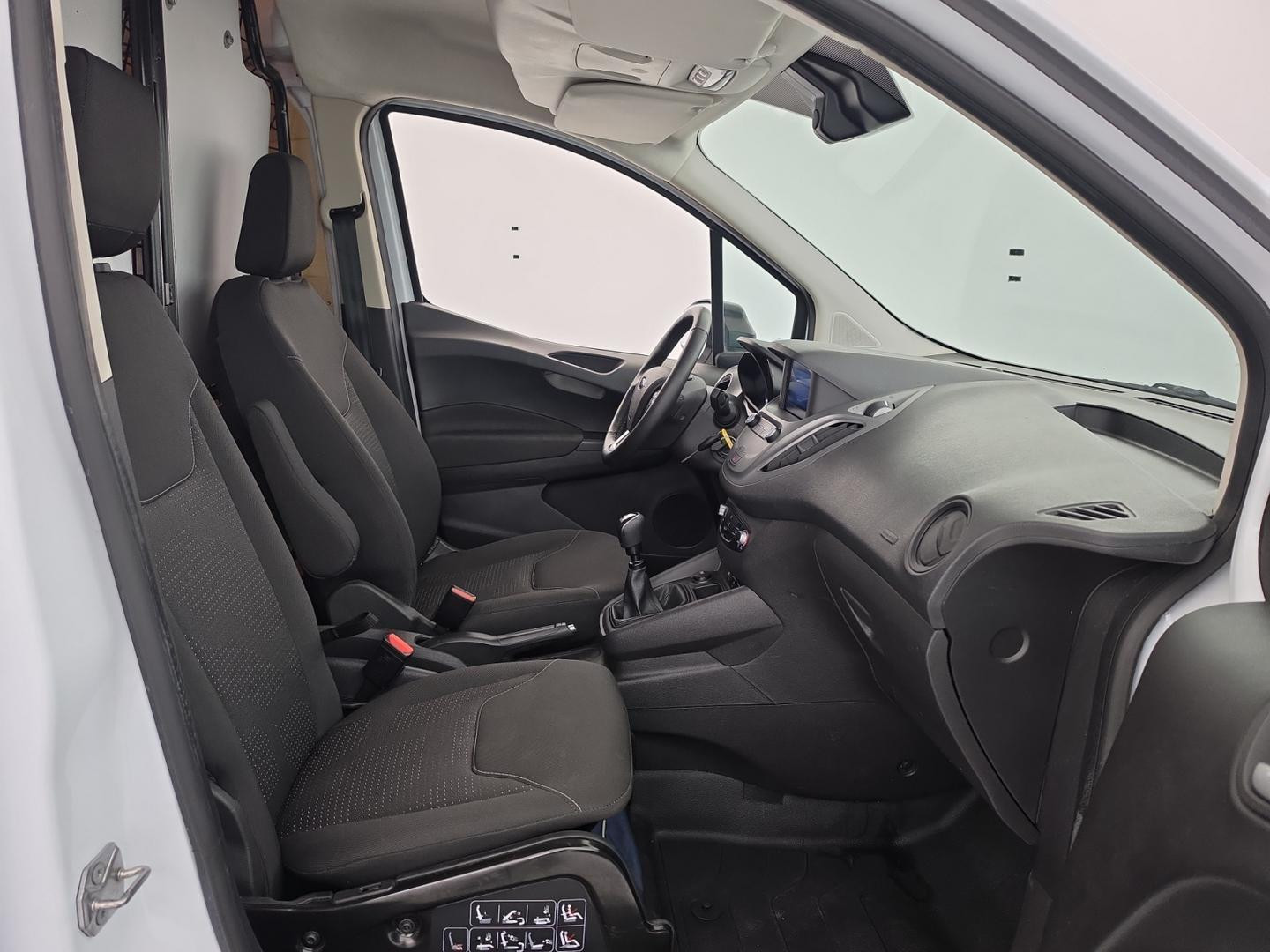Vente en ligne Ford Transit Courier 1.5 TDCI 100ch Trend au prix de 13 990 €
