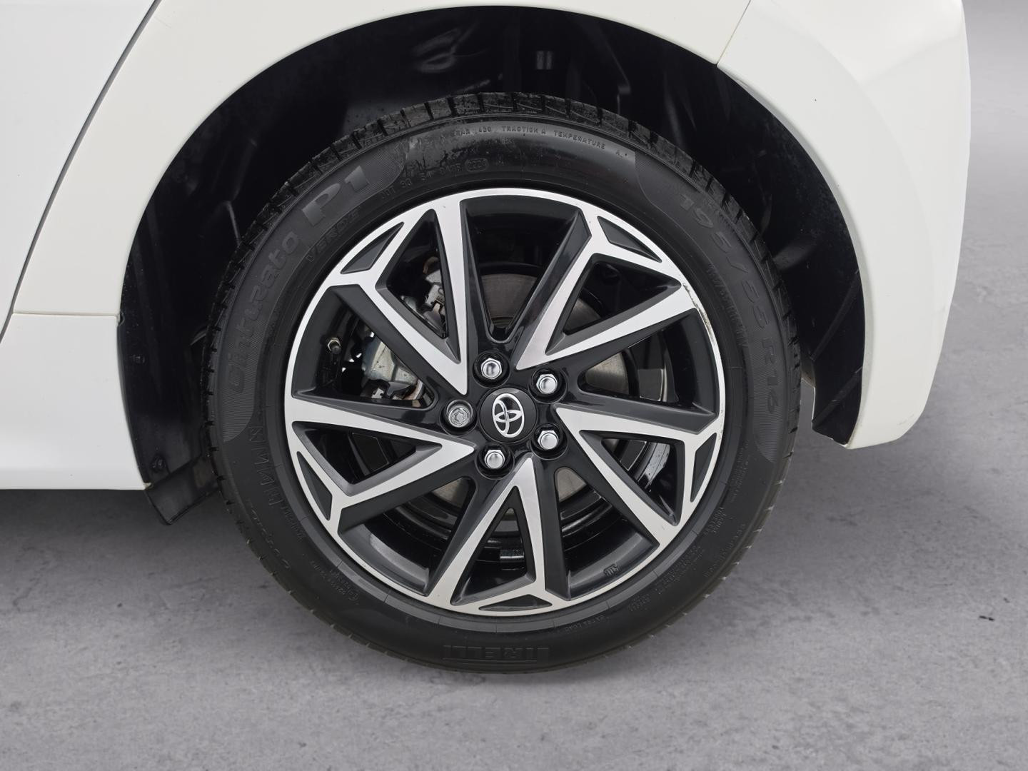 Vente en ligne Toyota Yaris 116h Design 5p au prix de 17 990 €