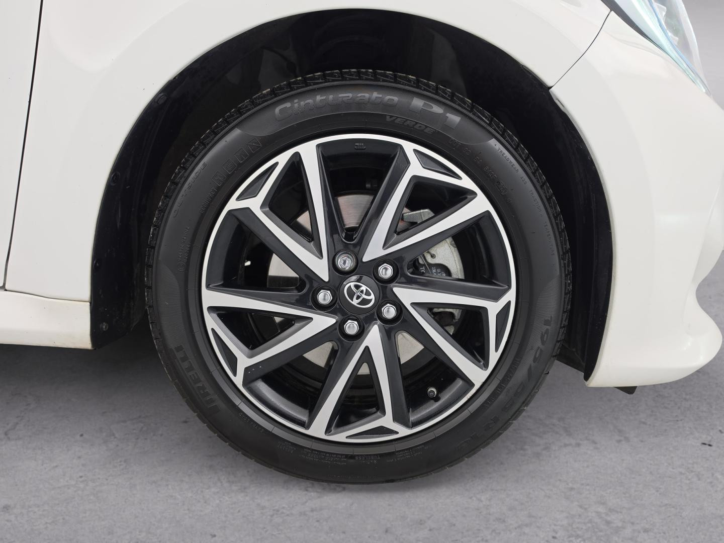 Vente en ligne Toyota Yaris 116h Design 5p au prix de 17 990 €