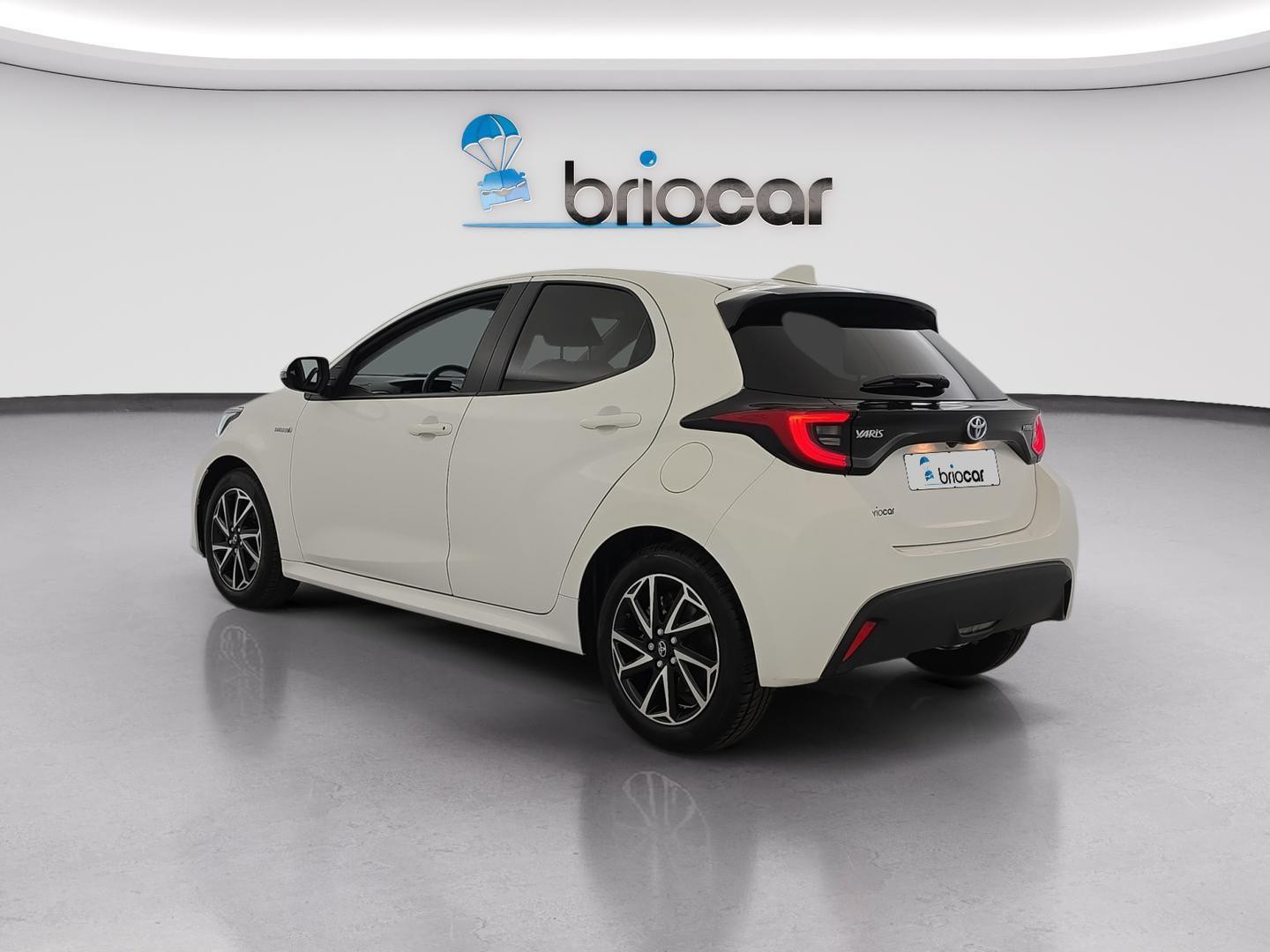 Vente en ligne Toyota Yaris 116h Design 5p au prix de 17 990 €
