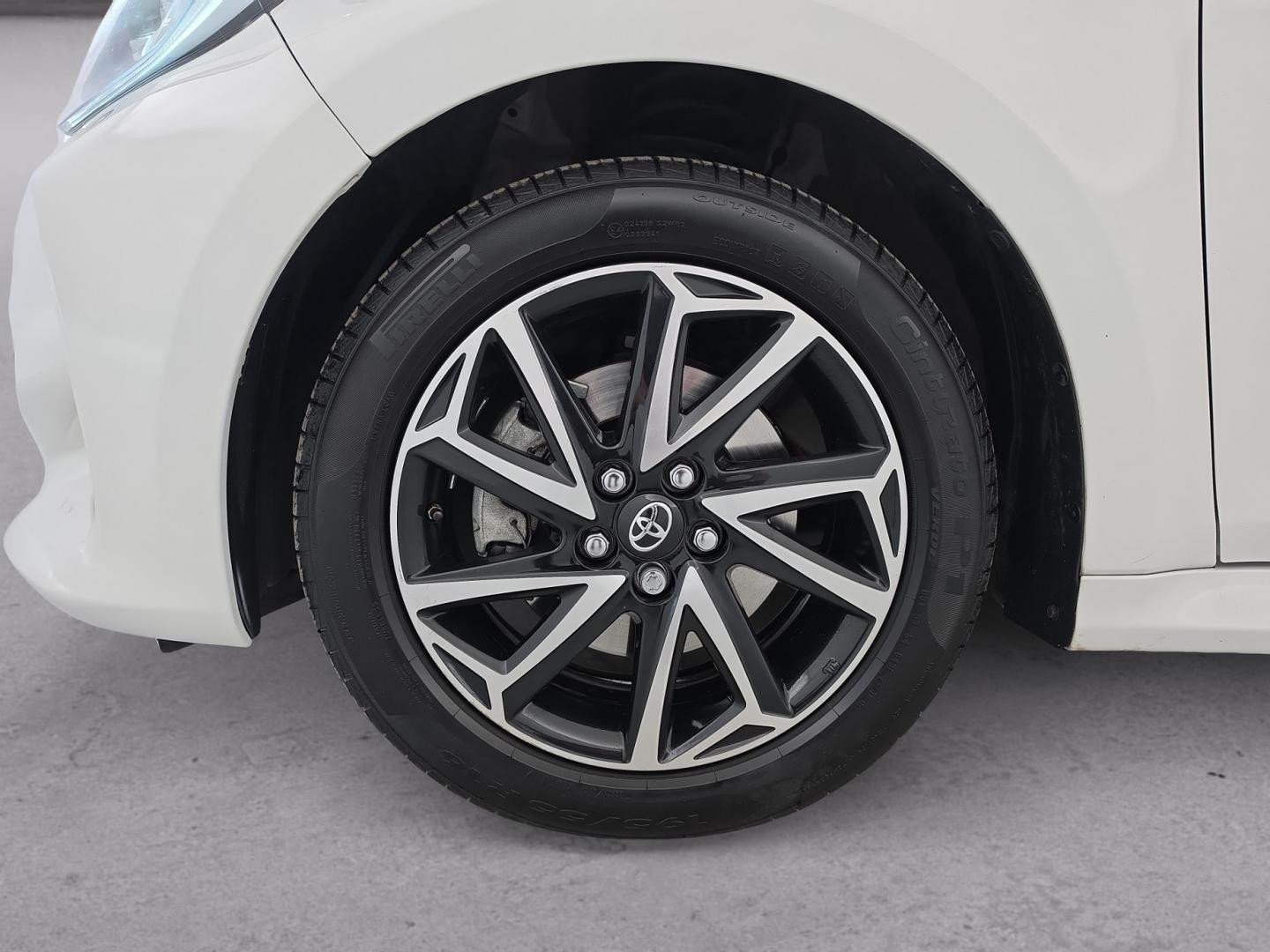 Vente en ligne Toyota Yaris 116h Design 5p au prix de 17 990 €