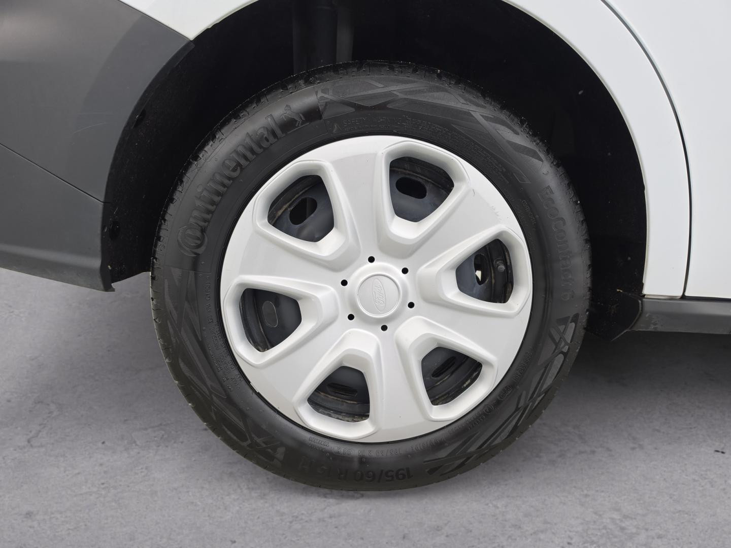 Vente en ligne Ford Transit Courier 1.5 TDCI 100ch Trend au prix de 13 990 €