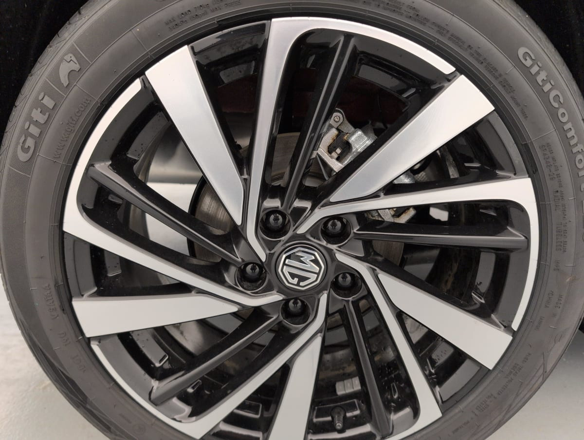 Vente en ligne Mg ZS 1.5 L Hybrid+ 197 ch Luxury au prix de 24 190 €