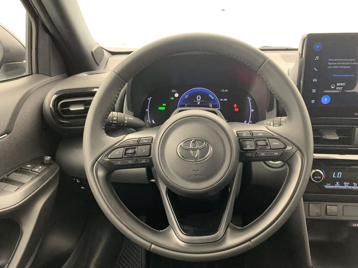 Vente en ligne Toyota Yaris Cross 130h 2WD Design au prix de 28 090 €