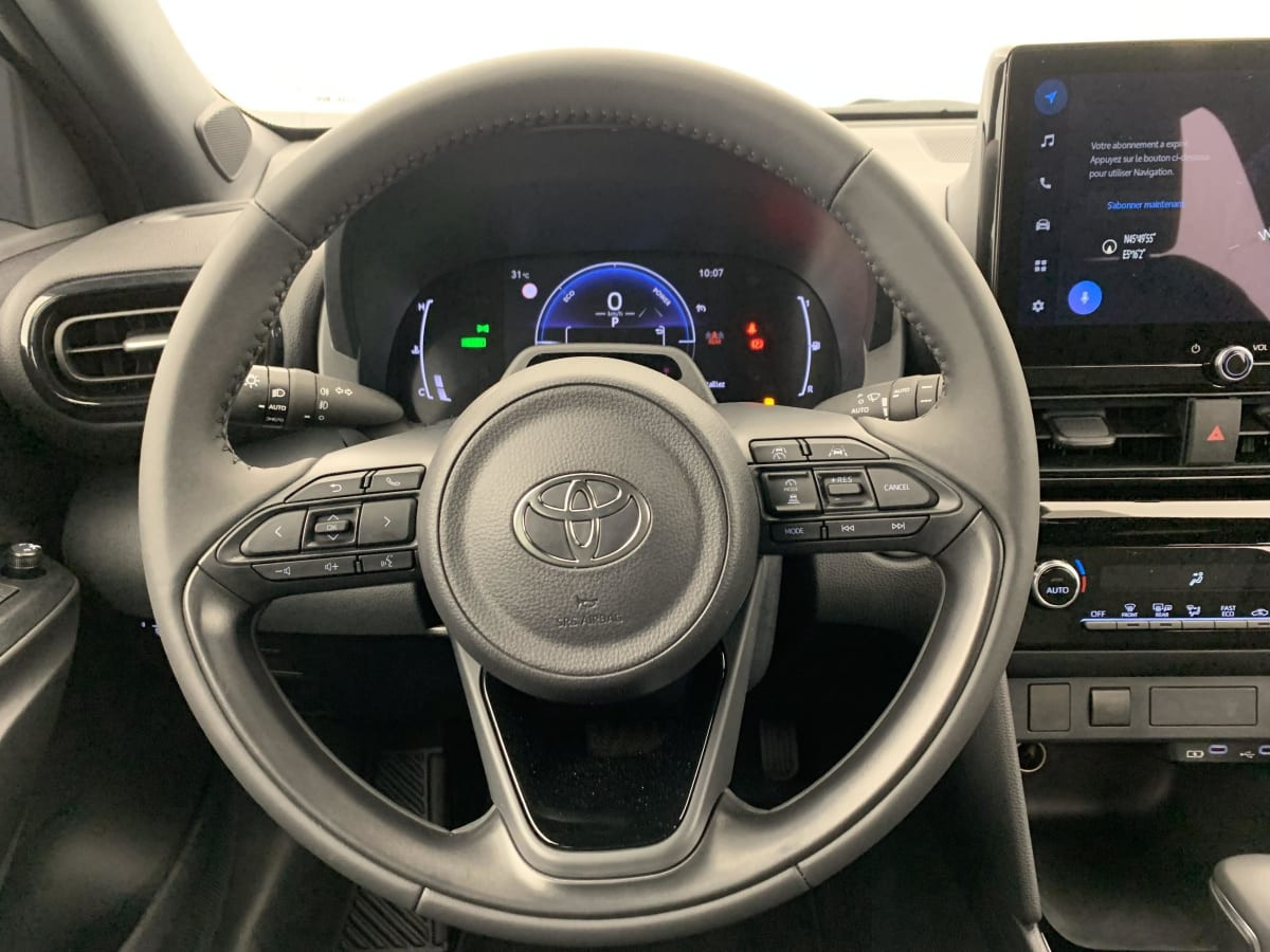 Vente en ligne Toyota Yaris Cross 130h 2WD Design au prix de 28 090 €