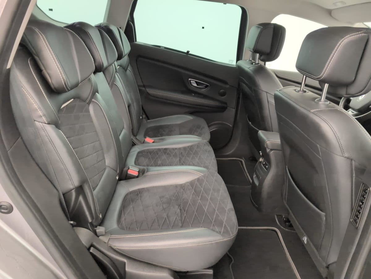 Vente en ligne Renault Grand Scenic 4 TCE 160 FAP EDC - 21 SL BLACK EDITION au prix de 21 300 €