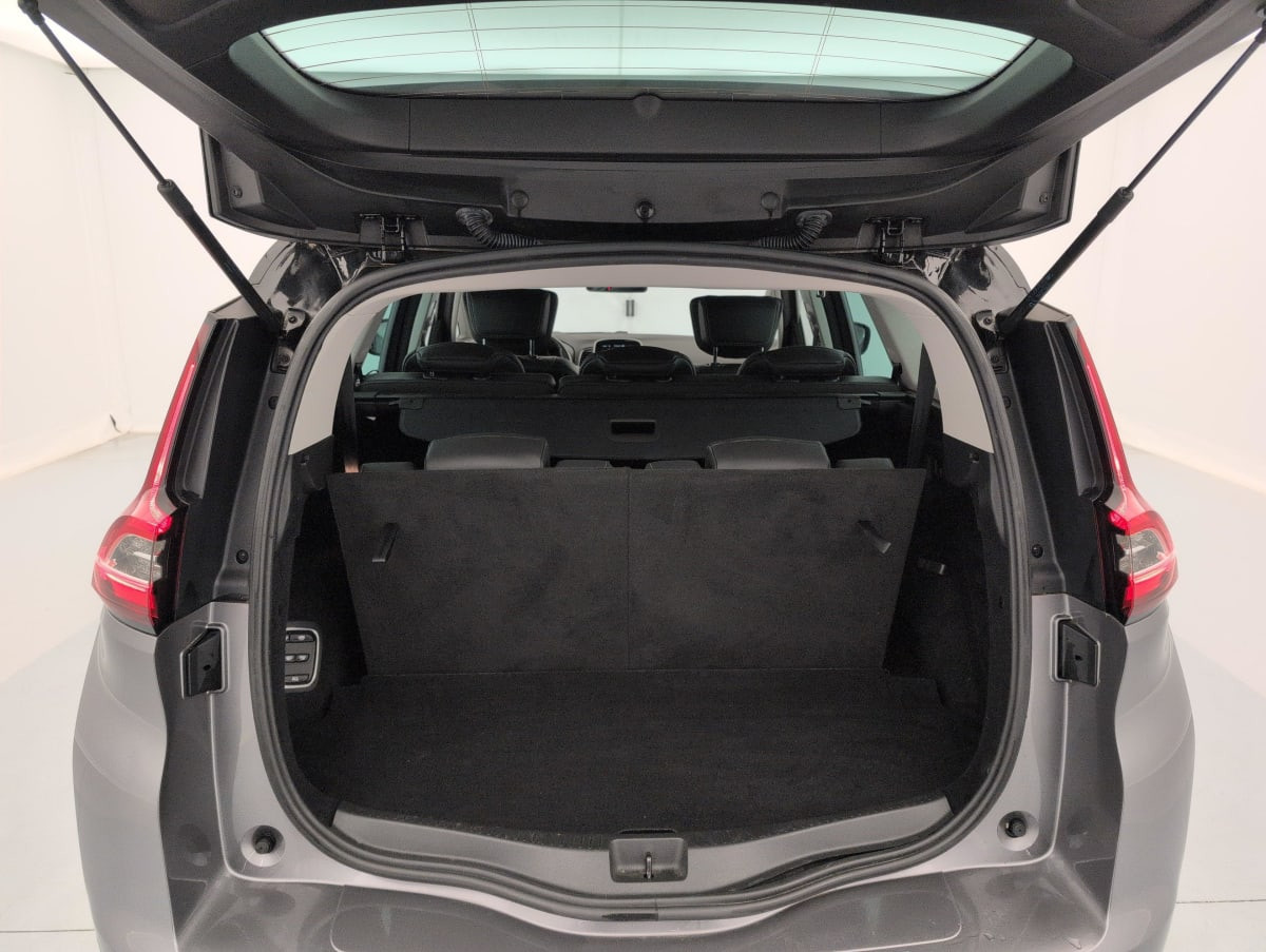 Vente en ligne Renault Grand Scenic 4 TCE 160 FAP EDC - 21 SL BLACK EDITION au prix de 21 300 €
