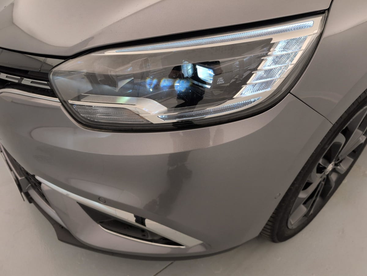 Vente en ligne Renault Grand Scenic 4 TCE 160 FAP EDC - 21 SL BLACK EDITION au prix de 21 300 €