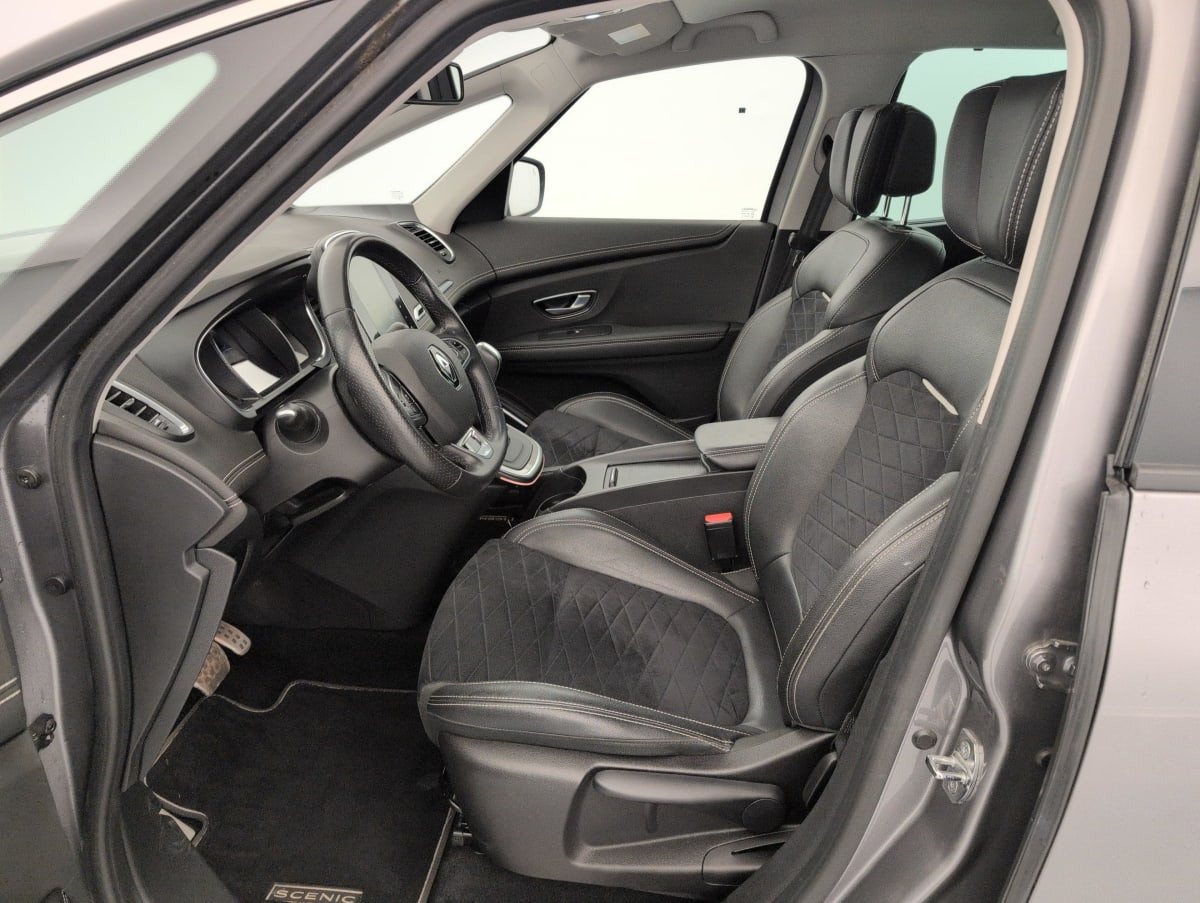 Vente en ligne Renault Grand Scenic 4 TCE 160 FAP EDC - 21 SL BLACK EDITION au prix de 21 300 €