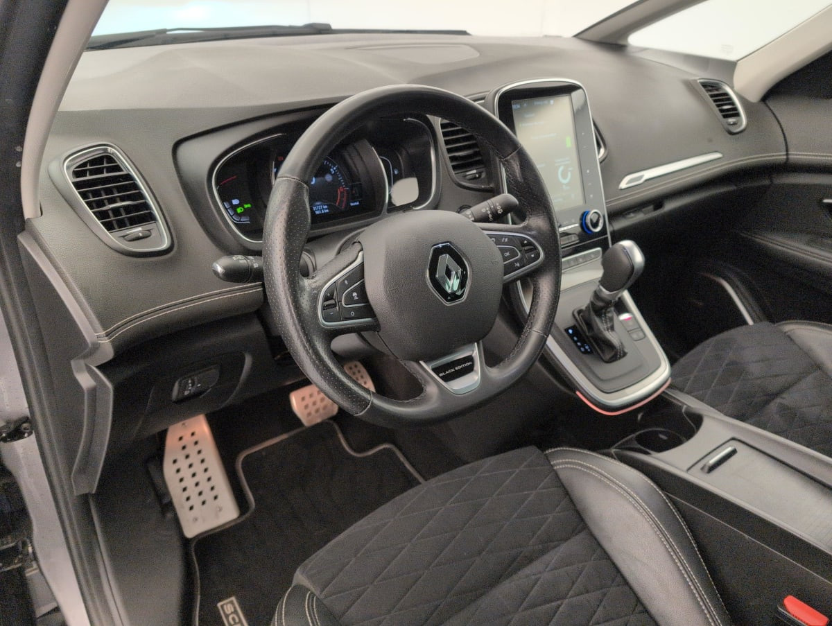 Vente en ligne Renault Grand Scenic 4 TCE 160 FAP EDC - 21 SL BLACK EDITION au prix de 21 300 €