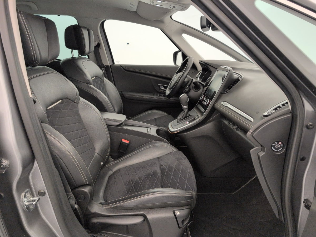 Vente en ligne Renault Grand Scenic 4 TCE 160 FAP EDC - 21 SL BLACK EDITION au prix de 21 300 €