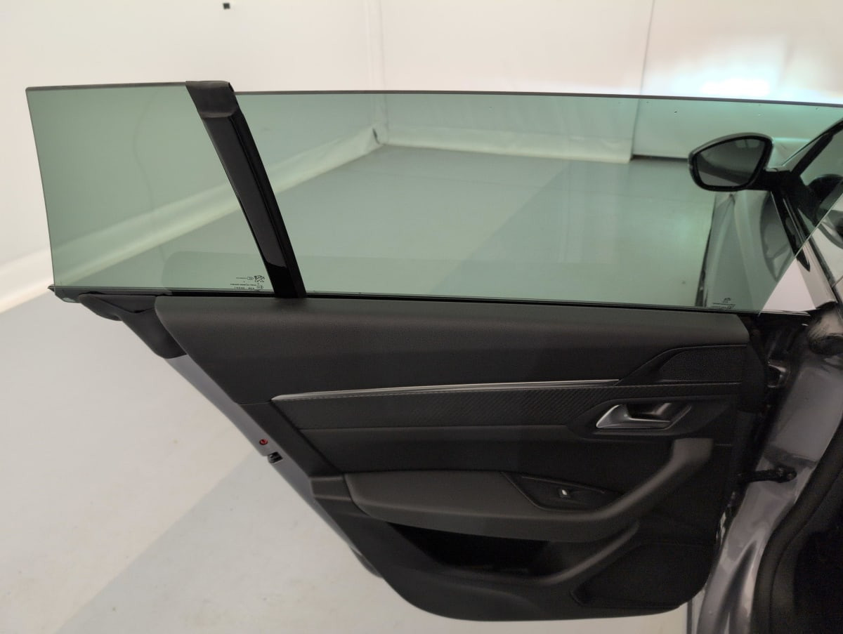 Vente en ligne Peugeot 508 SW Hybrid 225 e-EAT8 Allure au prix de 28 510 €